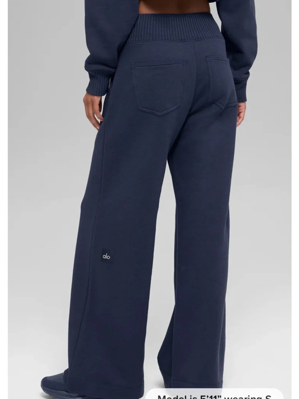 ALO Yoga size M NWT Serenity wide leg sweatpant in navy - Picture 4 of 13